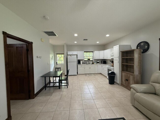 Foto del edificio - 15831 44th St N