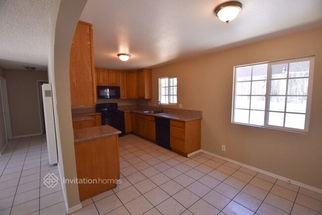 Building Photo - 10391 Cypress Ave