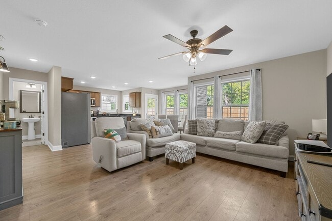 Foto del edificio - Like New Home Minutes from Fort Campbell!