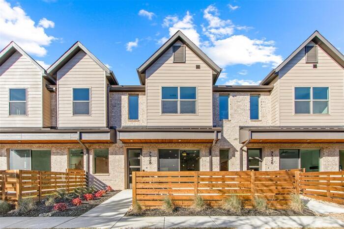 Upgraded Mira Lagos townhome with EV Charger and 2 car garage - Upgraded Mira Lagos townhome with EV Charger and 2 car garage