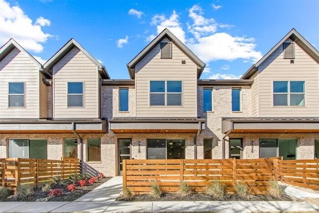 Upgraded Mira Lagos townhome with EV Charger and 2 car garage - Upgraded Mira Lagos townhome with EV Charger and 2 car garage