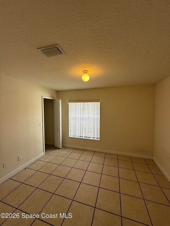 Foto del edificio - 1352 Gem Cir