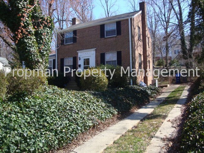 Building Photo - Colonial located in Falls Church