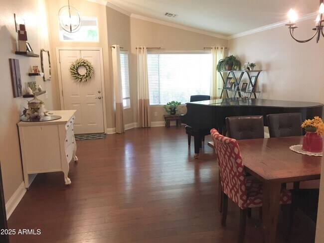 Foto del edificio - 5758 E Garnet Ave
