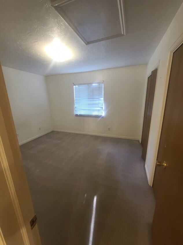 Foto del edificio - Twin Pines Apartments