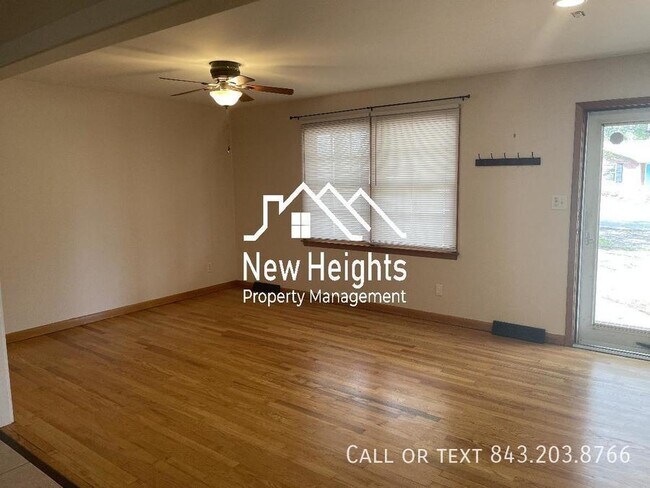 Foto del edificio - 3 Bedroom Duplex- Utilities & Landscaping ...
