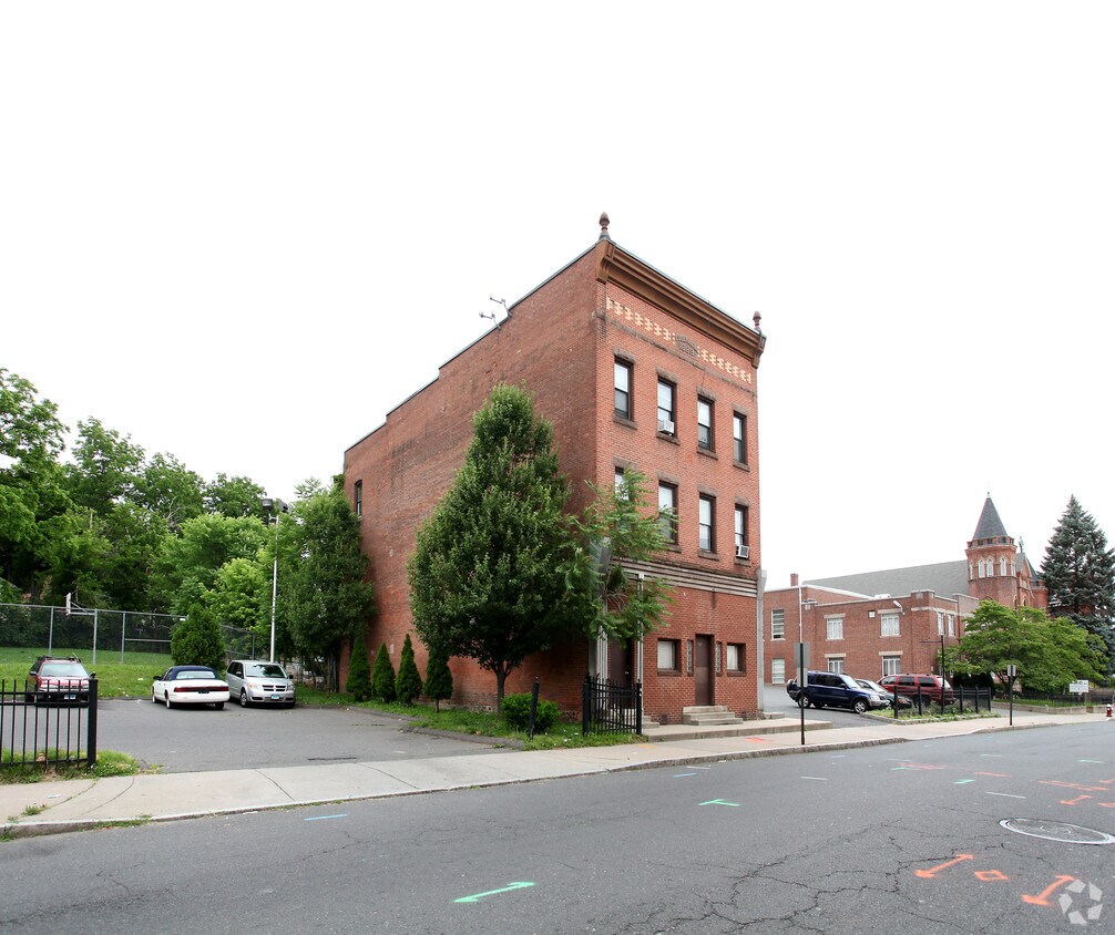 Building Photo - 345 Arch St
