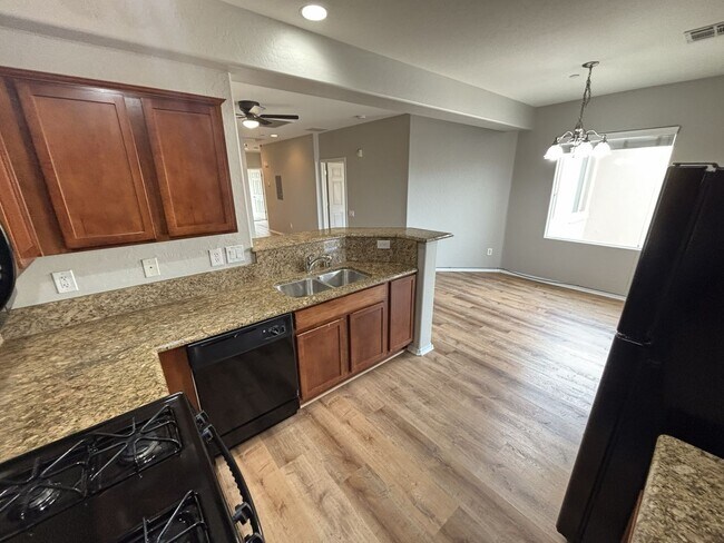 Foto del edificio - Beautiful 3Bed/2Bath/1Car Condo in Sky Pointe Community – Northwest Las Vegas!