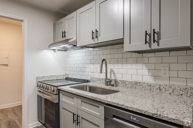 1BR, 1BA - 860SF - Kitchen - The Avenues of North Decatur