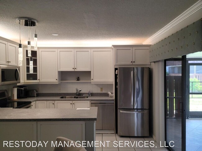 Building Photo - 2 br, 2.5 bath House - 2704 SE King Arthur...