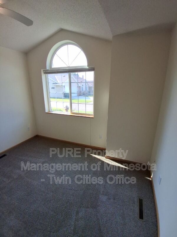 Building Photo - 614 Golden Gate Ln