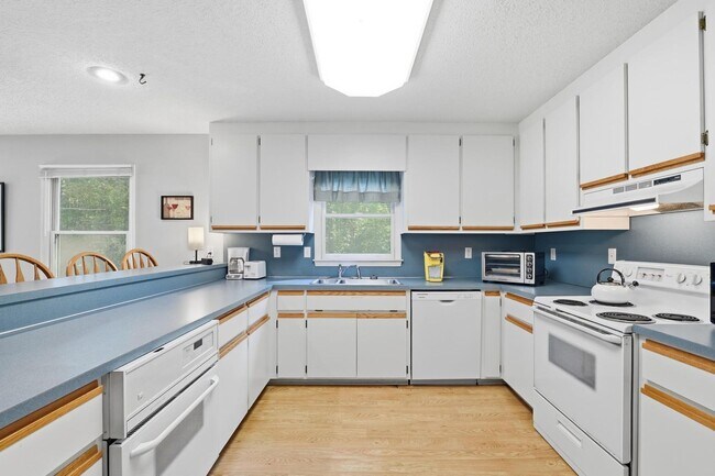 Foto del edificio - Short term lease available in Lenoir NC