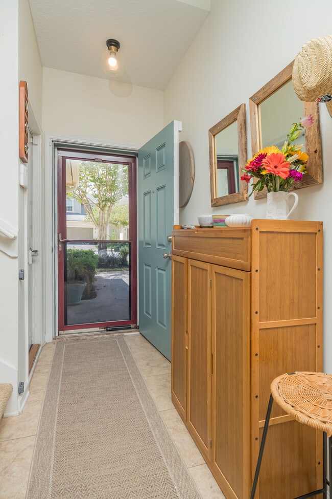 Building Photo - Stunning 3-Bedroom Townhome with Panoramic...