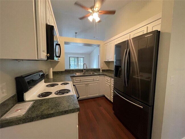 Foto del edificio - 501 Whispering Pines Blvd