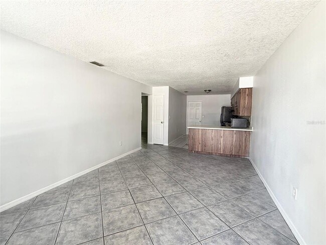 Building Photo - 542 W Lake Deer Dr