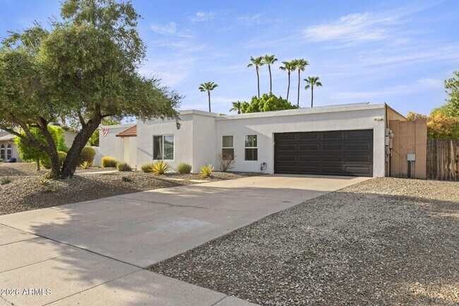 Building Photo - 5734 E Betty Elyse Ln