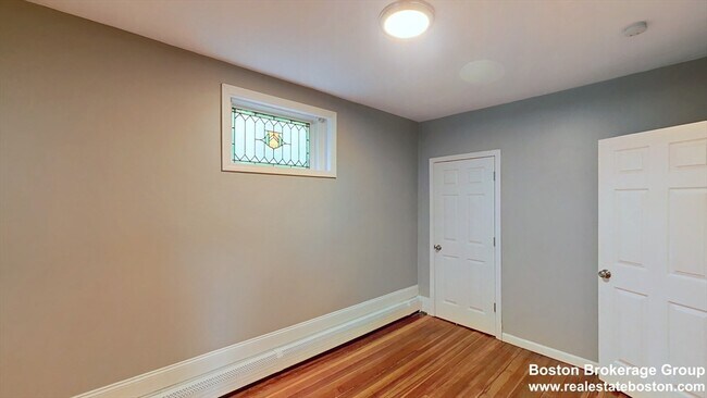 Building Photo - 4A Weld Ave