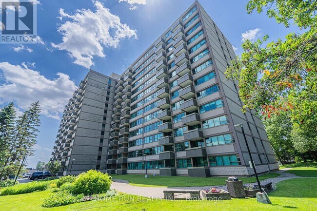 Building Photo - 555 Brittany Dr