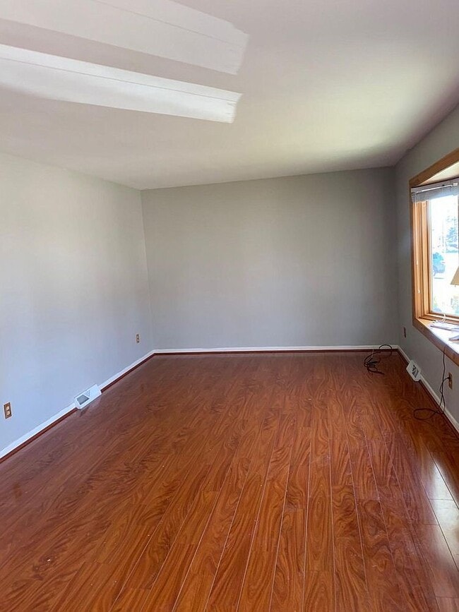 Building Photo - Homely 3 bedroom ranch home