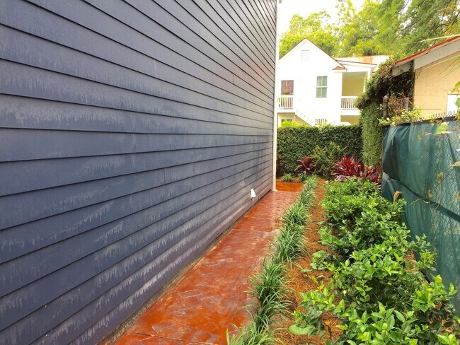 Foto del edificio - 2 Bedroom 1.5 Bath Townhouse - Downtown Charleston
