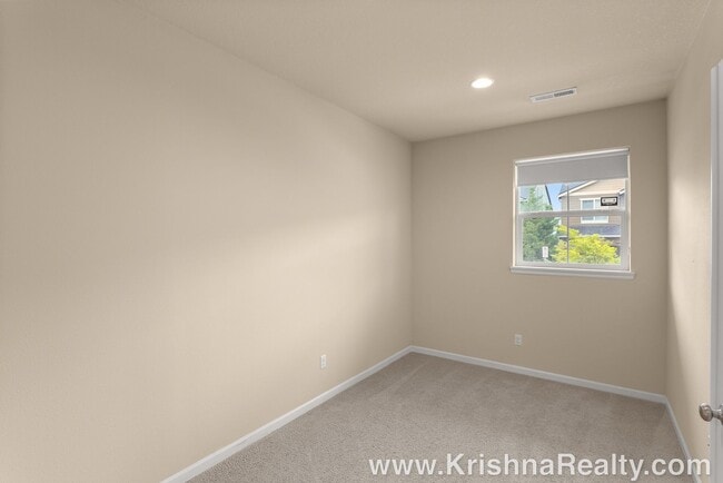 Building Photo - Spacious 4-Bedroom + Office Home in Abbey Creek – Modern Finishes, EV Charger & Low-Maintenance B...