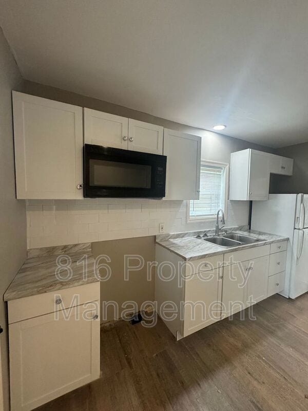 Foto del edificio - 1817 E 82nd St