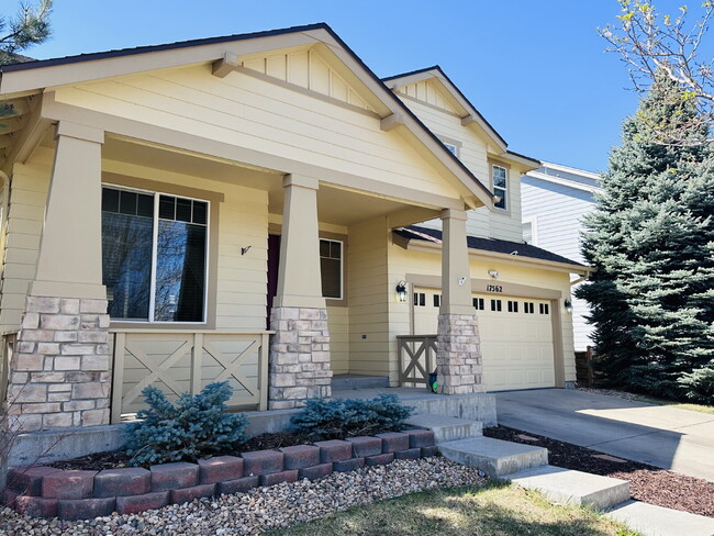 Building Photo - Gorgeous Reunion Home Features 4 Beds/2.5 Baths and Large Backyard. Close to Shopping, Dining and...