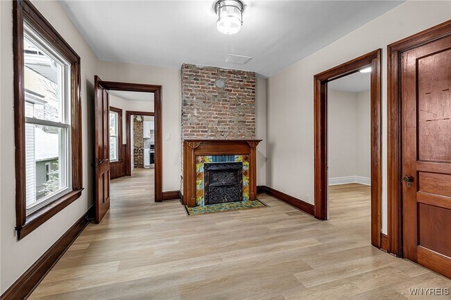 Foto del edificio - 404 Parkdale Ave