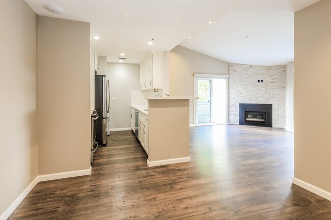 Building Photo - 1410 Bel Air Dr