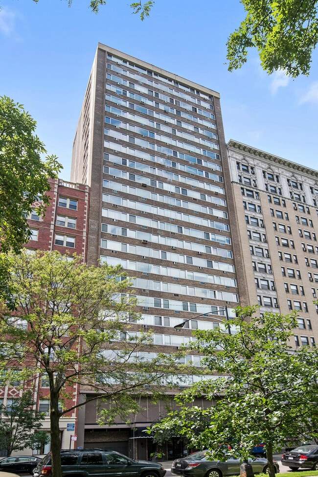 Building Photo - 2144 N Lincoln Park W