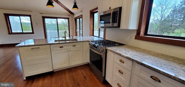 Foto del edificio - 6721 Springhouse Ln