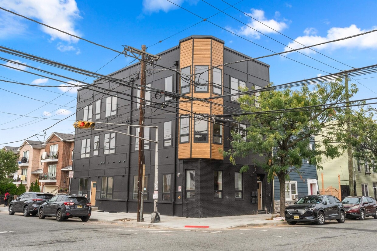 Foto principal - 108 Fleming Ave