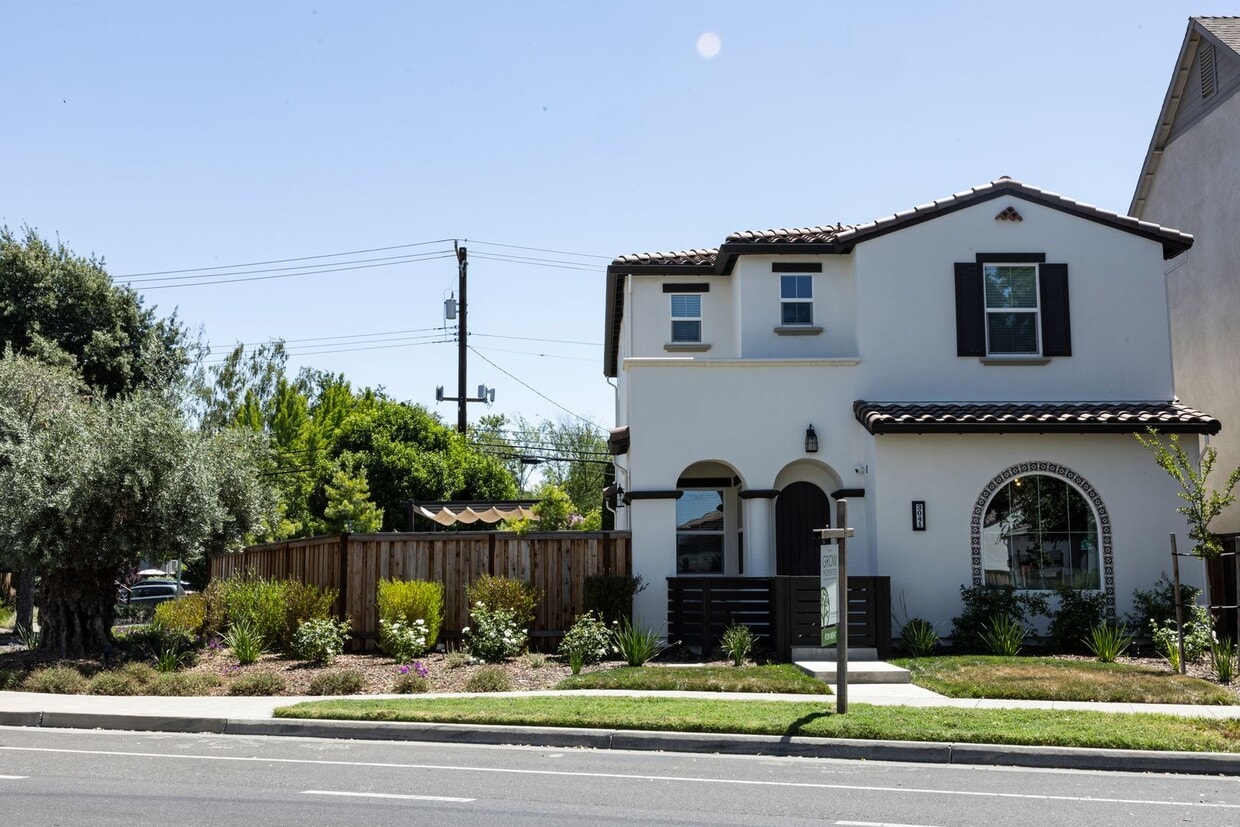3 bedroom | 2.5 bathroom | Crocker Village Single Family Home - 3 bedroom | 2.5 bathroom | Crocker Village Single Family Home
