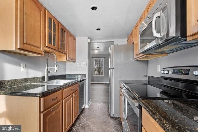 Building Photo - 6234 Ducketts Ln