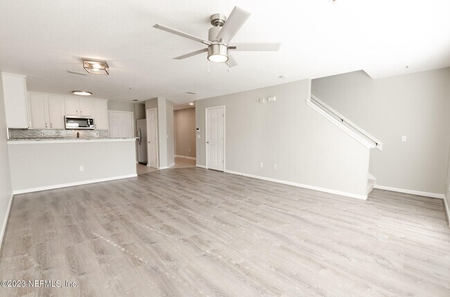 Building Photo - 847 Black Cherry Dr S