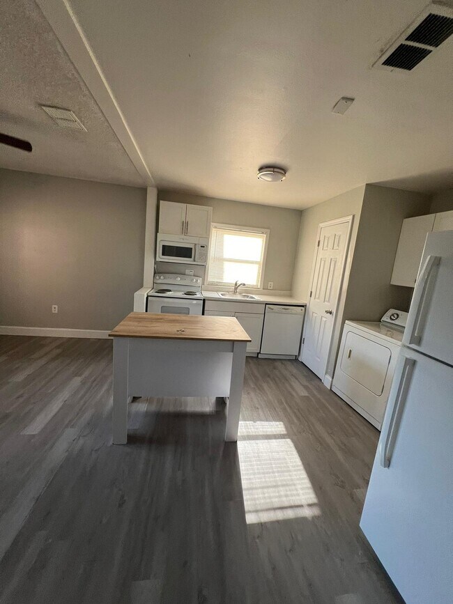 Foto del edificio - 1113 Pinewood Dr NE