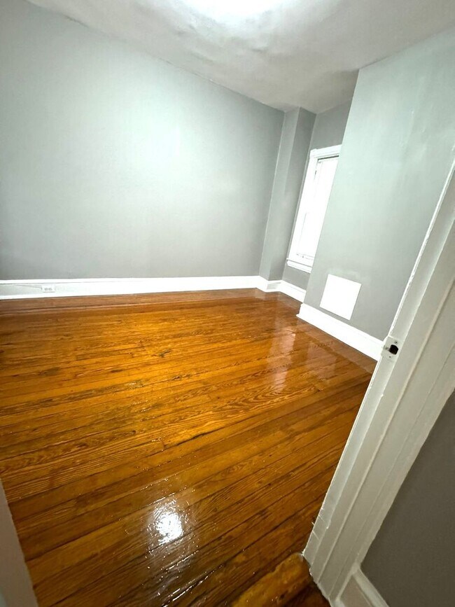 Foto del edificio - 331 E St NE