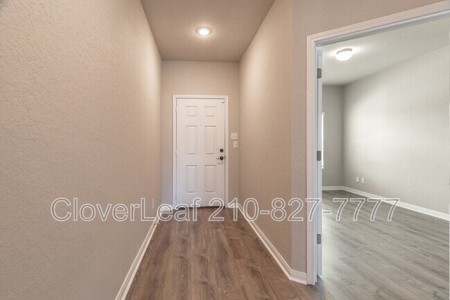 Foto del edificio - 940 Windflower