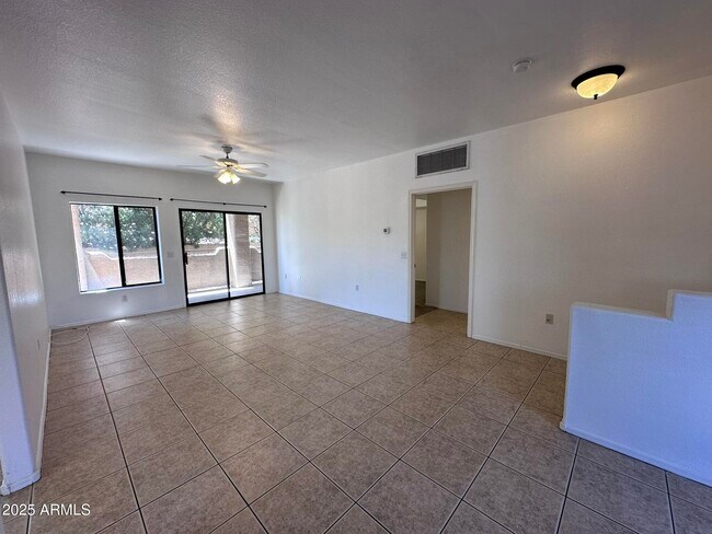 Building Photo - 13818 N Saguaro Blvd