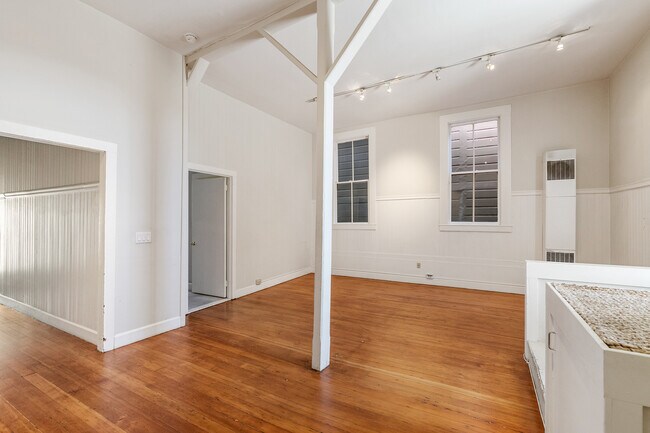 Building Photo - 19 Joost Ave