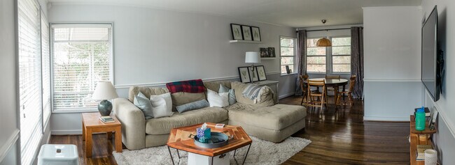Building Photo - 665 Bourbon Cir