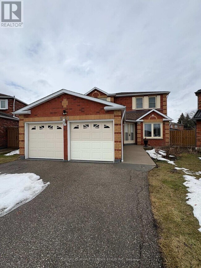 Photo du bâtiment - 5255 Tagish Ct