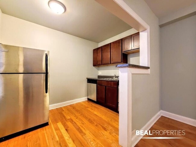 Building Photo - 0 bedroom in CHICAGO IL 60610