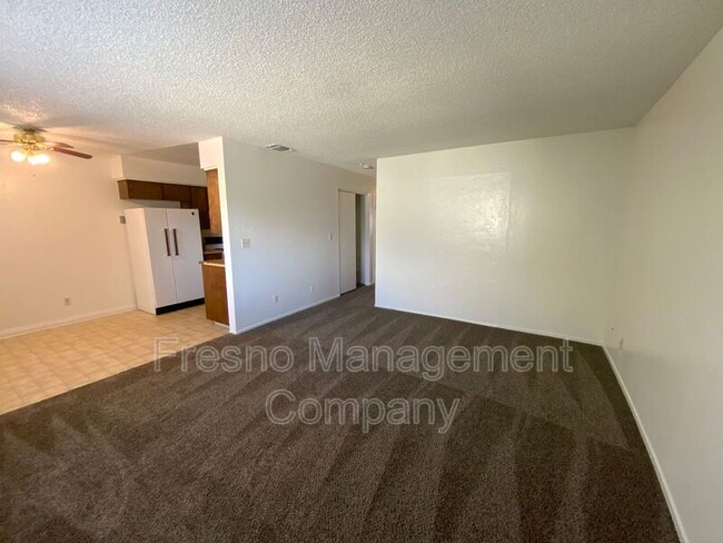 Building Photo - 655 W Ashlan Ave