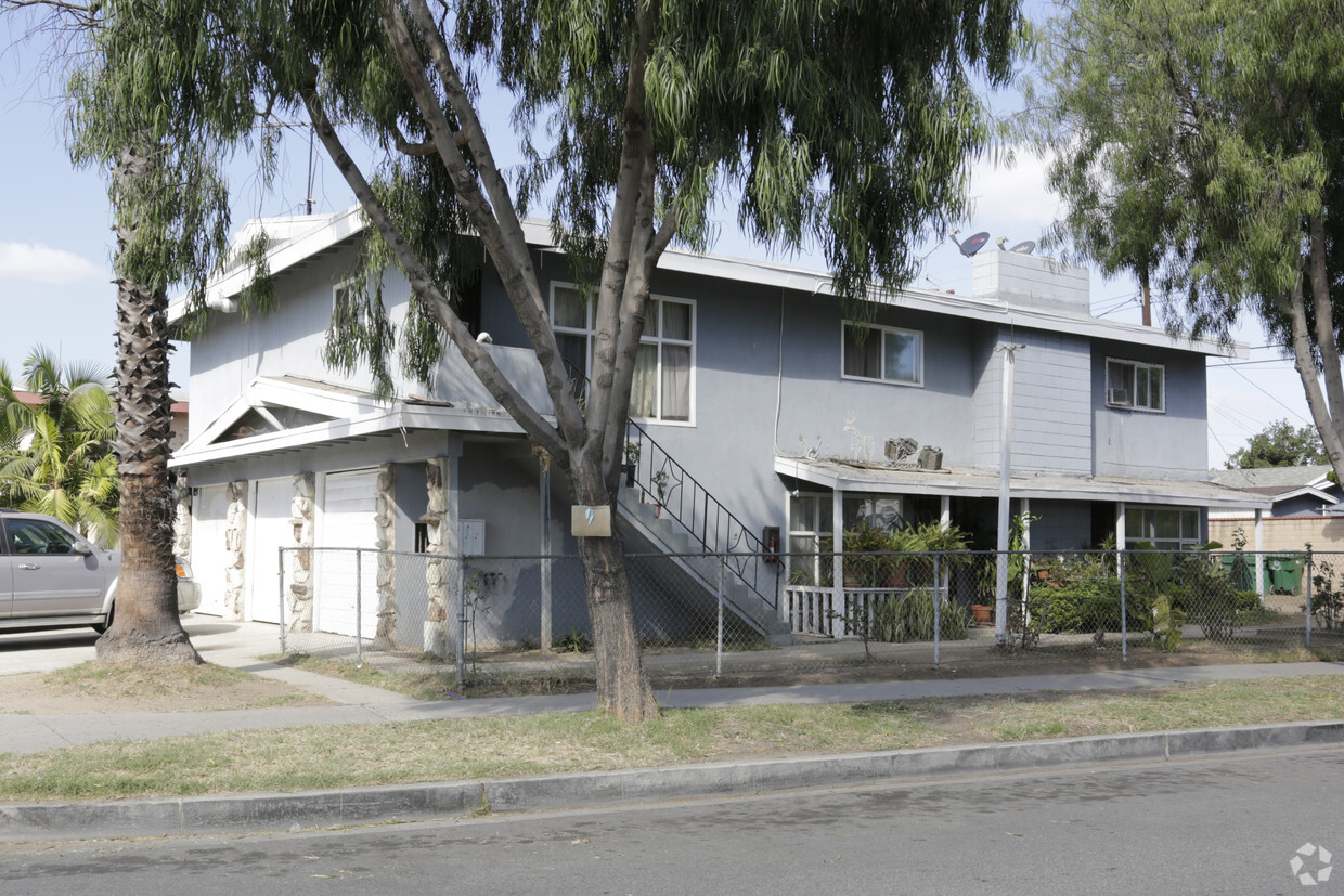 Primary Photo - 2225 W Anahurst St