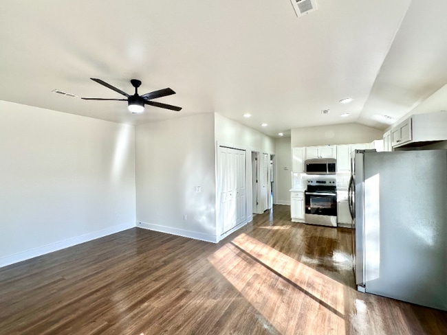 Building Photo - 1940 W Cadmus Rd