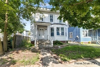 Building Photo - 418 Locust St