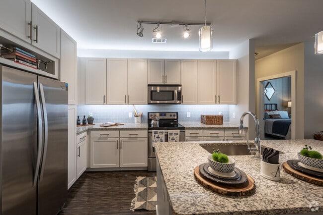 Building Photo - Centra at North Druid Hills