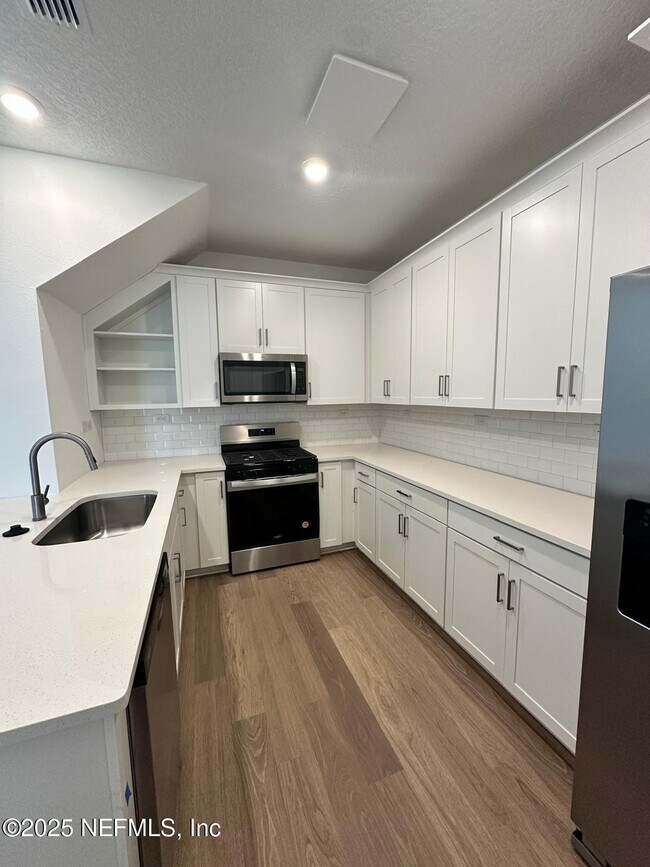 Foto del edificio - 483 Cherry Elm Dr