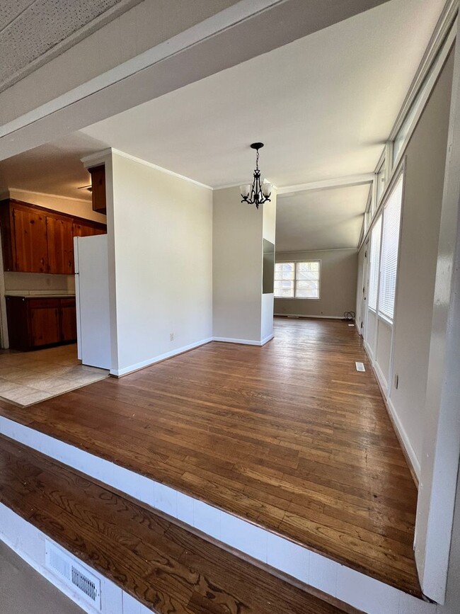 Foto del edificio - East Glenn Property